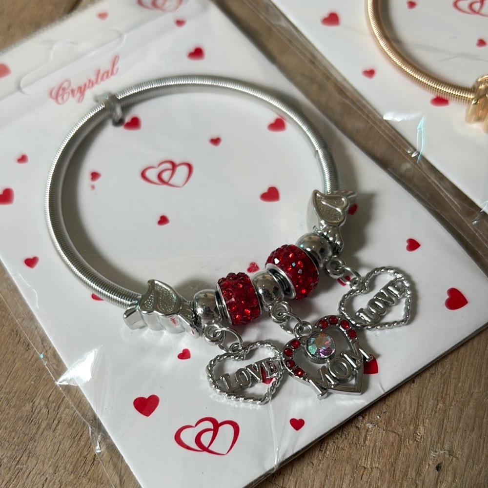 Heart Charm Bracelet Set of 2 MOM & LOVE ❤️ Silver and Gold NWT - Picture 4 of 5